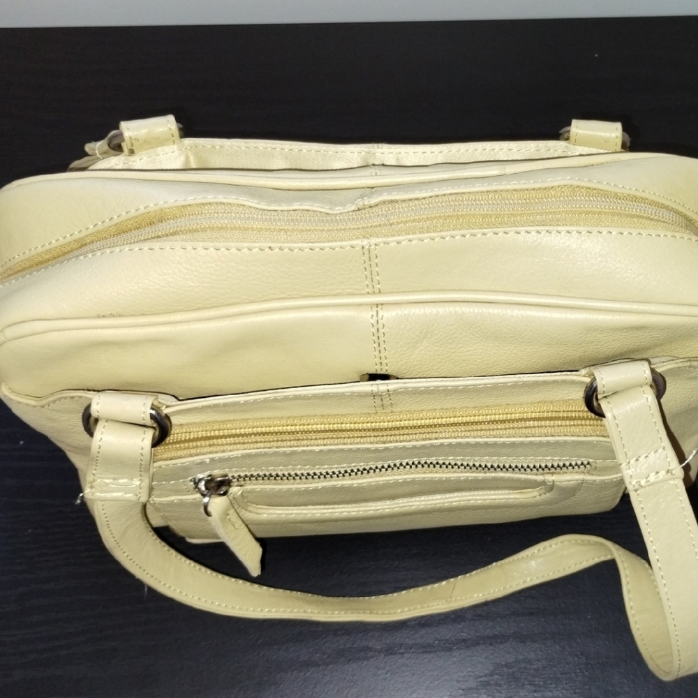 Chic Beige Leather Shoulder Bag - Picture 10 of 16